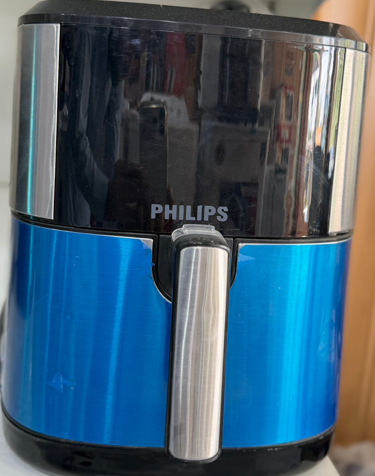 Philips Air Fryer – Stylish Blue & Black Design