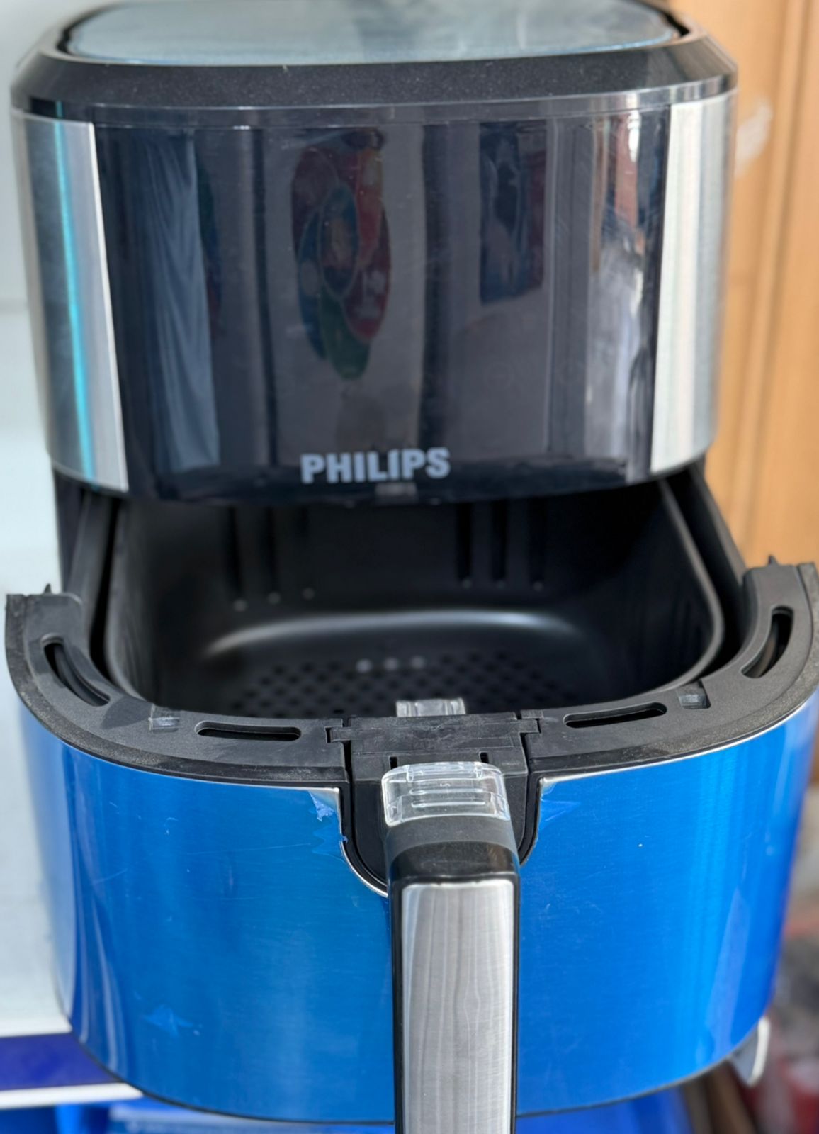 Philips Air Fryer – Stylish Blue & Black Design