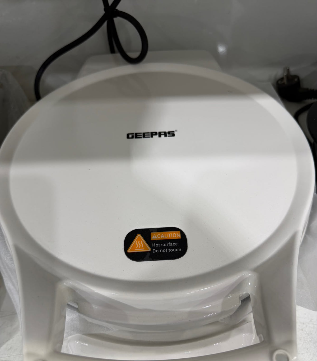 Geepas Pizza Maker GPM2035N – 32CM Non-Stick Baking Plate